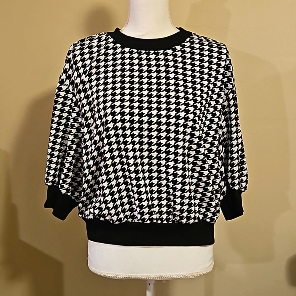 Black and white houndtooth top - 0XL